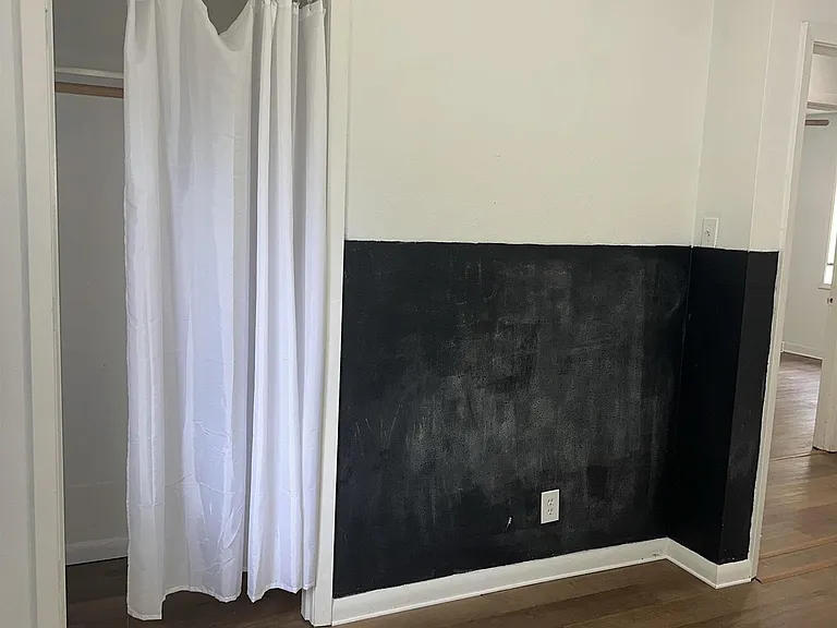 1052 N Lincoln St — Photo 24