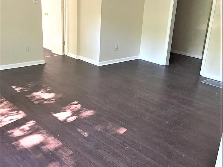 403 N Geneva St — Photo 2