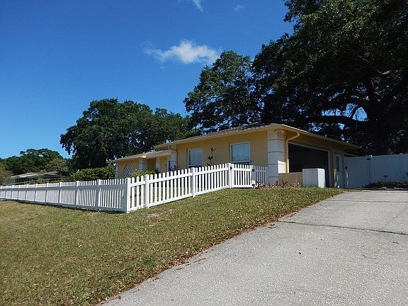 2nd image of 961 Knollwood Dr