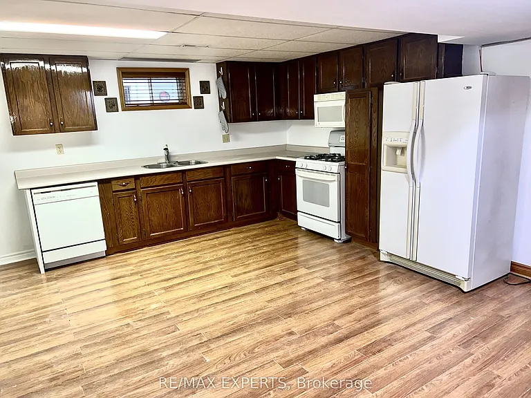 121 Jackman Cres — Photo 16