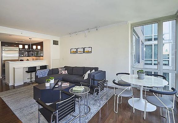 2nd image of 225 E 34th St APT 6D