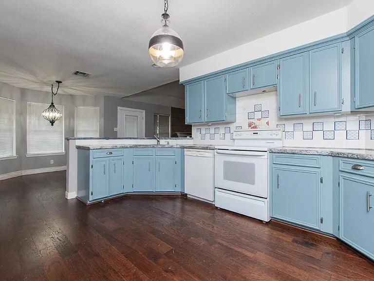 3003 Oakwood Dr — Photo 8