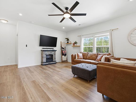 5th image of 315 Enfield Drive