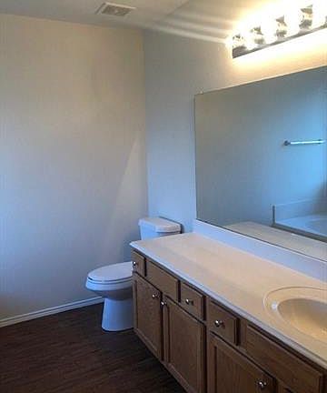 5th image of 2872 Park Place Dr