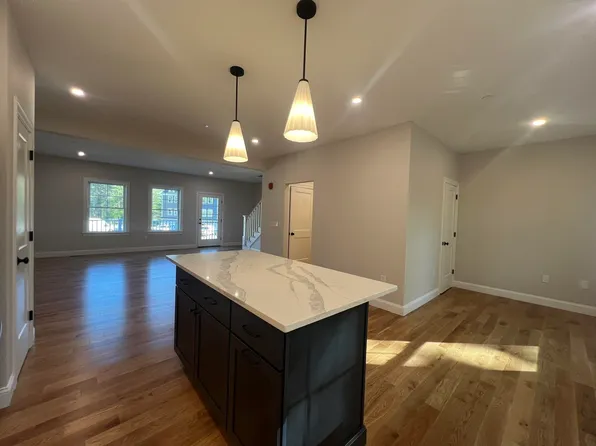 44 Juniper Lane, Portsmouth, NH 03801