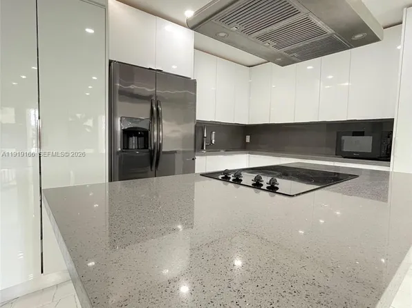 8290 Lake Dr APT 427, Doral, FL 33166