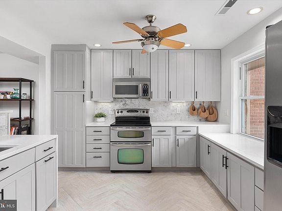 2nd image of 8174 Electric Ave