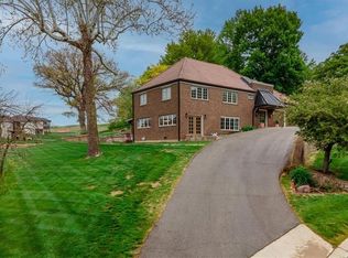 830 NW Valley Ln, Riverside, MO 64150