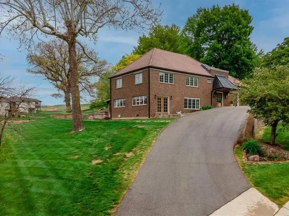 830 NW Valley Ln, Riverside, MO 64150