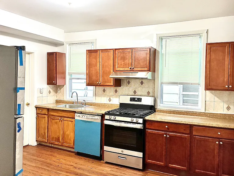 Kitchen - New Dishwasher and Stove