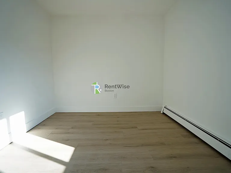 742 E 6th St #3 — Photo 12