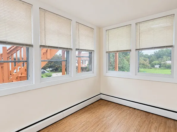 16 Coe Ave APT 4, Portland, CT 06480