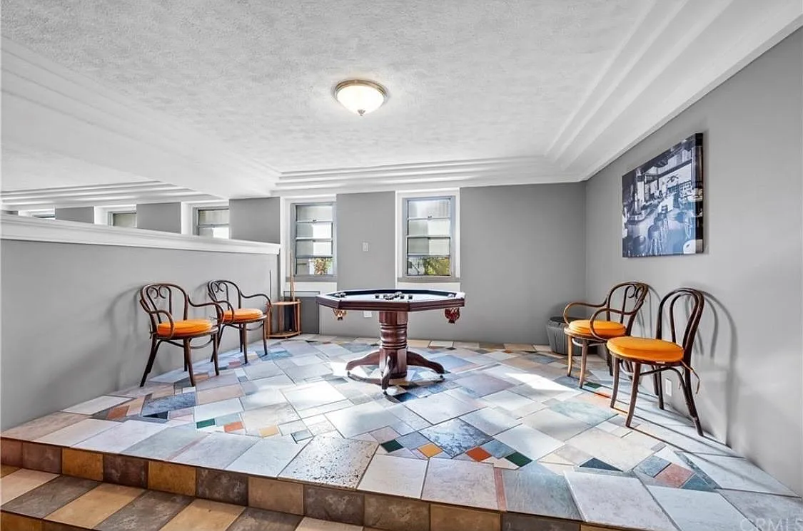 140 Linden Ave — Photo 4