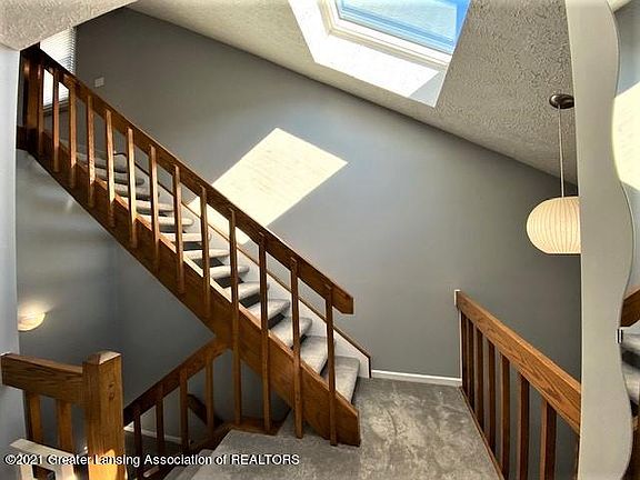 5th image of 2452 Burcham Dr