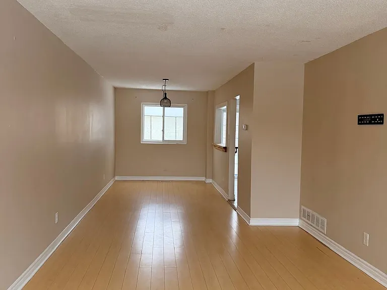 1391 Fenelon Cres — Photo 5