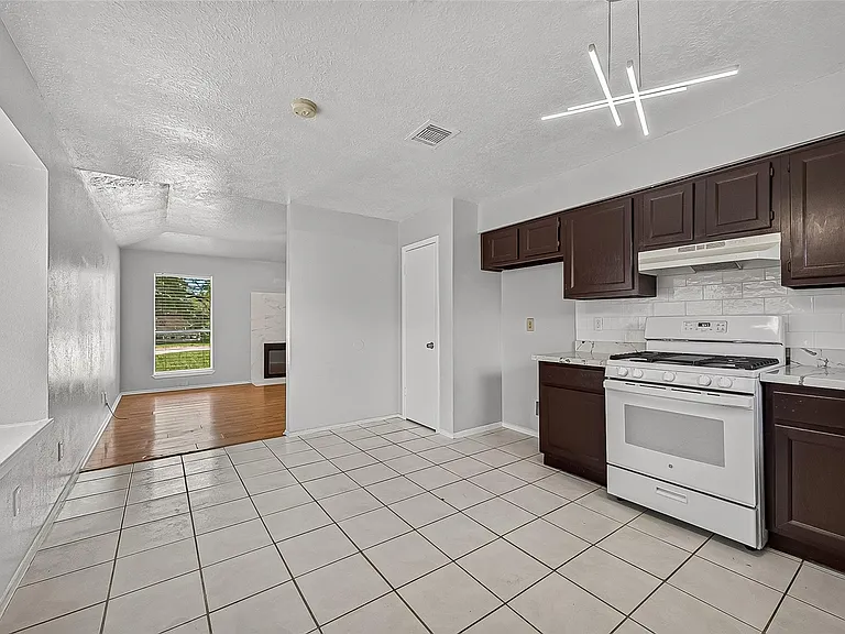 1606 Westfork Dr — Photo 17