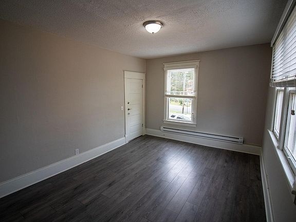 4th image of 1012 Campbell Ave SW #C