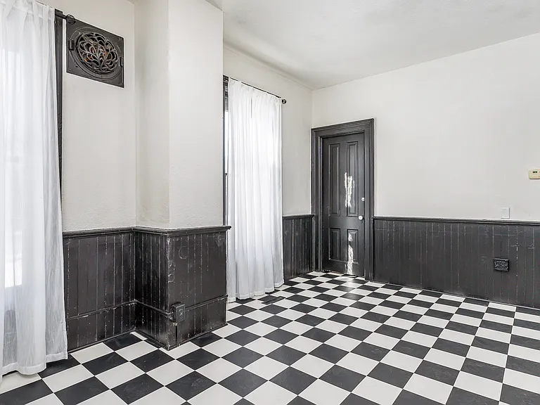 718 W Stephenson St #4COMMERCIAL — Photo 8
