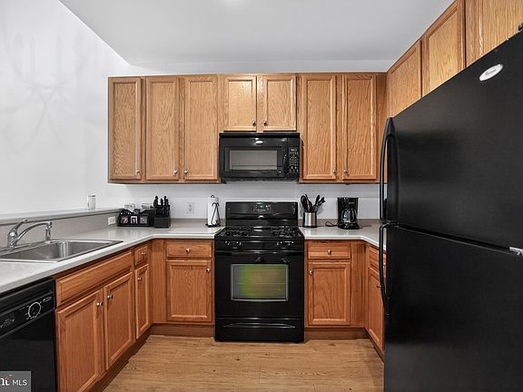 4th image of 200 W Elm St Suite 1412
