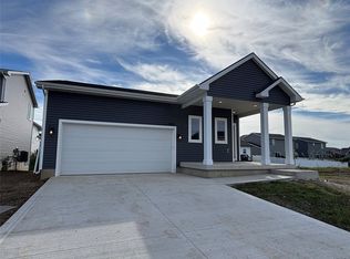 1826 Gordon Ct, Norwalk, IA 50211