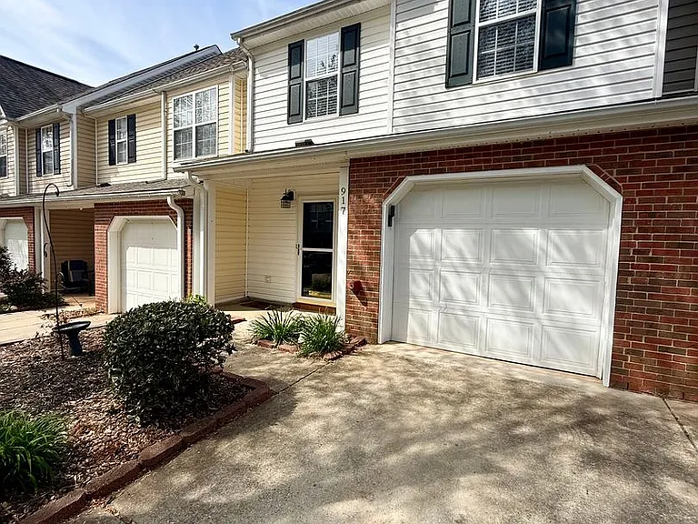 917 Creek Crossing Trl — Photo 28