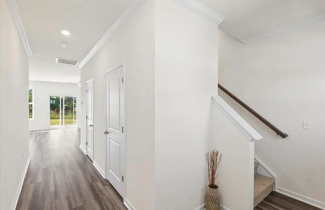 3 bed, 2.5 bath, 1617 sqft, $2,200 — Photo 2