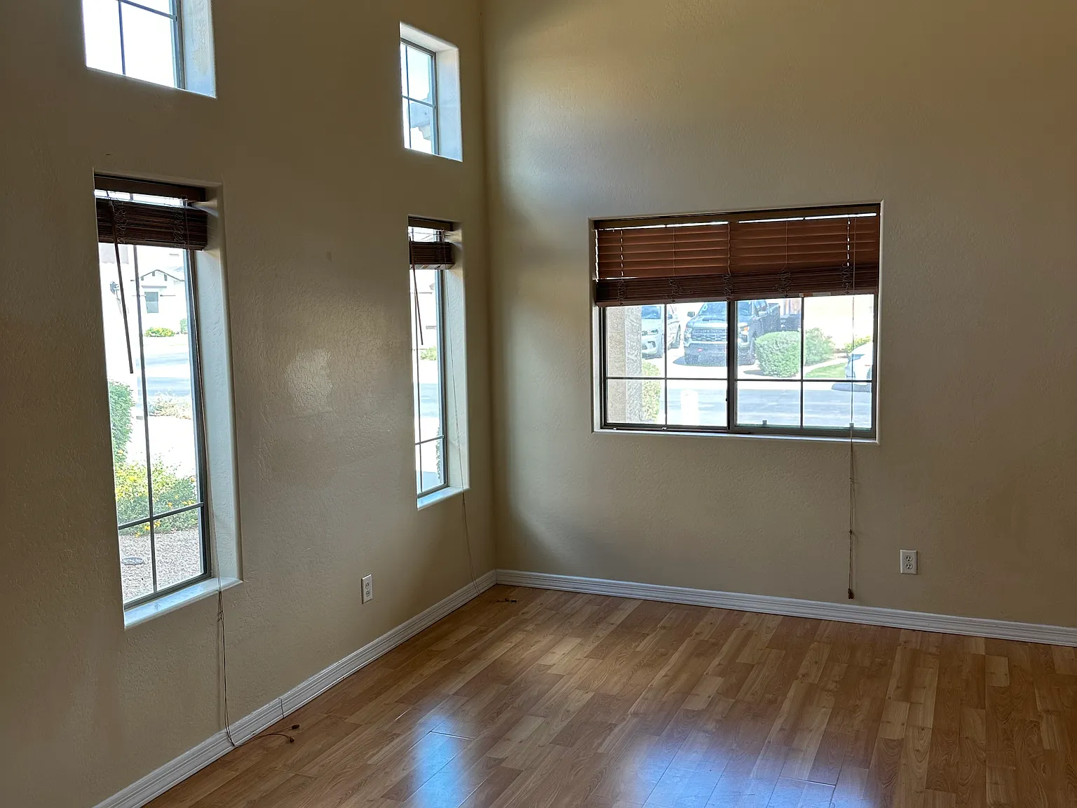 4 bed, 2.5 bath, 2469 sqft, $2,595 — Photo 2