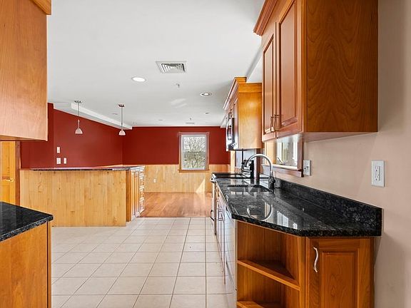 5th image of 24 Glenwood Ave APT 6