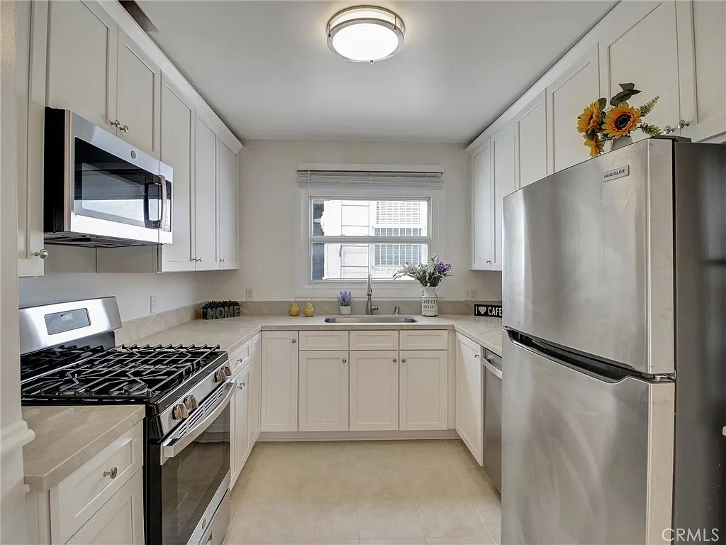 1 bed, 1.0 bath, 800 sqft, $3,300 — Photo 4