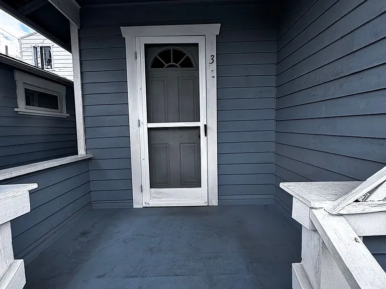 Modern Bungalow Located Blocks from Crescent Bay Beach-In Unit Laundry Included — Photo 28