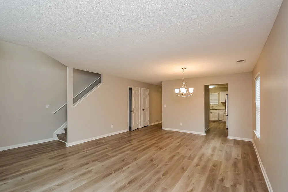 4 bed, 2.5 bath, 2530 sqft, $2,260 — Photo 4