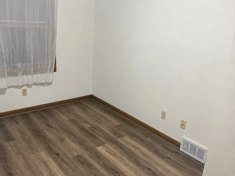 529 Walnut St — Photo 10