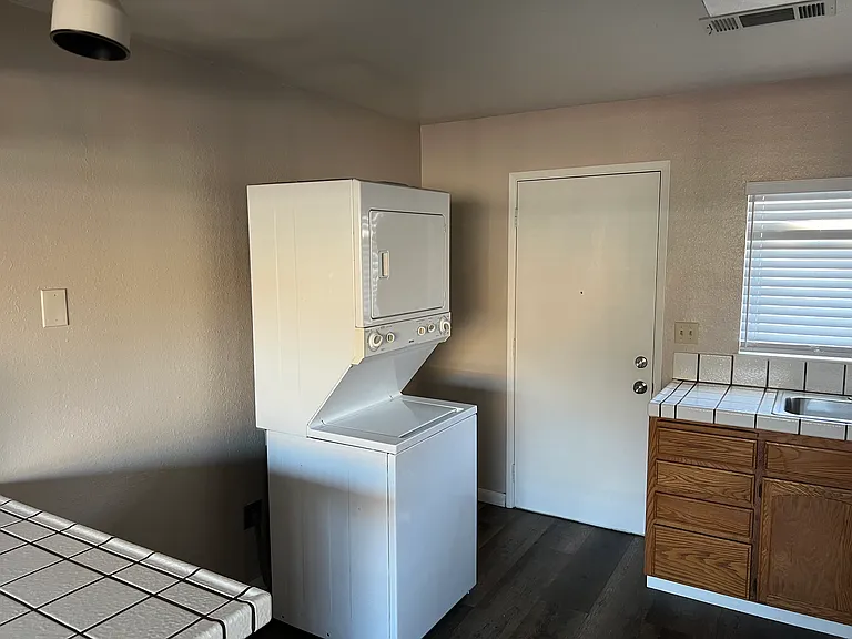 410 Lawton St — Photo 7
