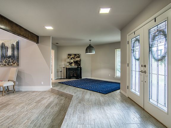 2nd image of 104 Oak Hollow Ct S