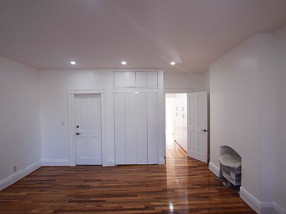 3rd image of 670 De Graw St #2