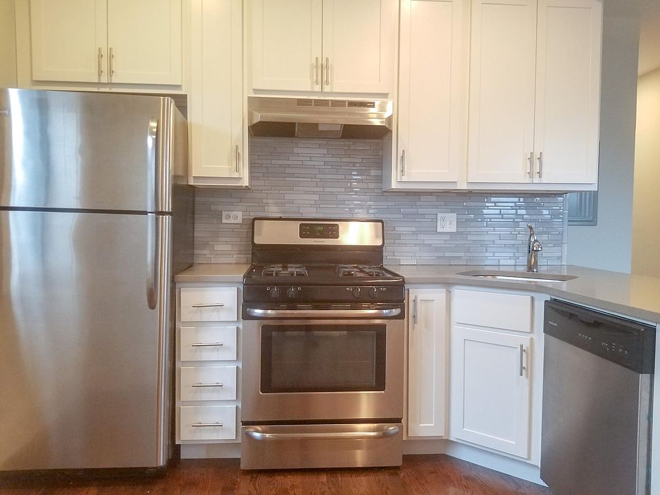 1st image of 2209 W Foster Ave #2211