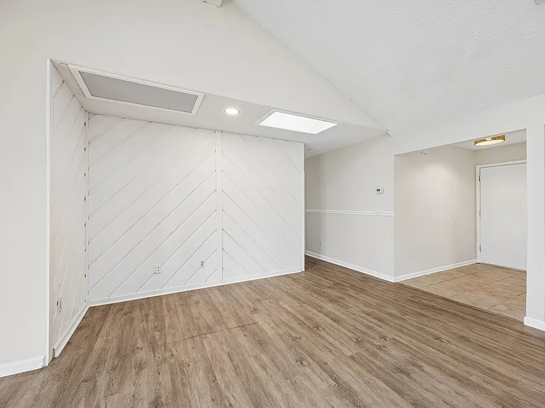 11018 Reading Rd — Photo 7