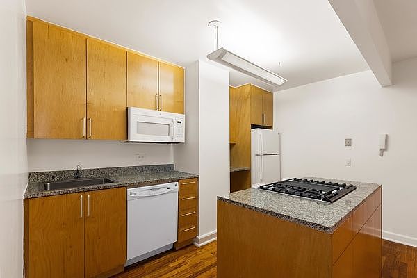1st image of 30 E End Ave #6W