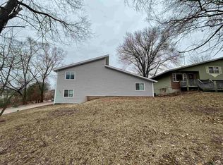 3226 Cardinal Dr, Lawrence, KS 66049