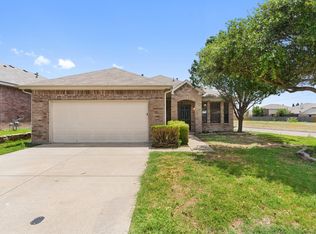 5700 Country Valley Ln, Fort Worth, TX 76179