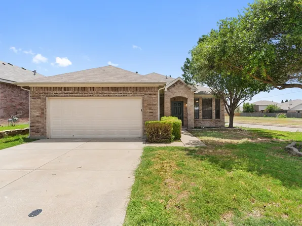 5700 Country Valley Ln, Fort Worth, TX 76179