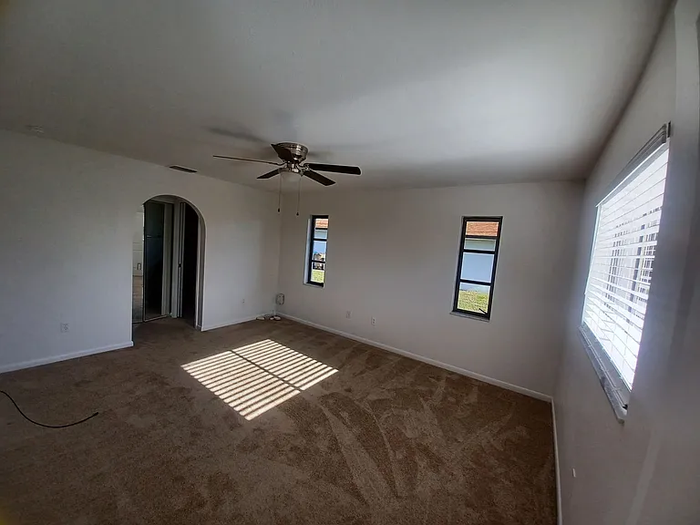 3305 SW 7th Pl — Photo 7