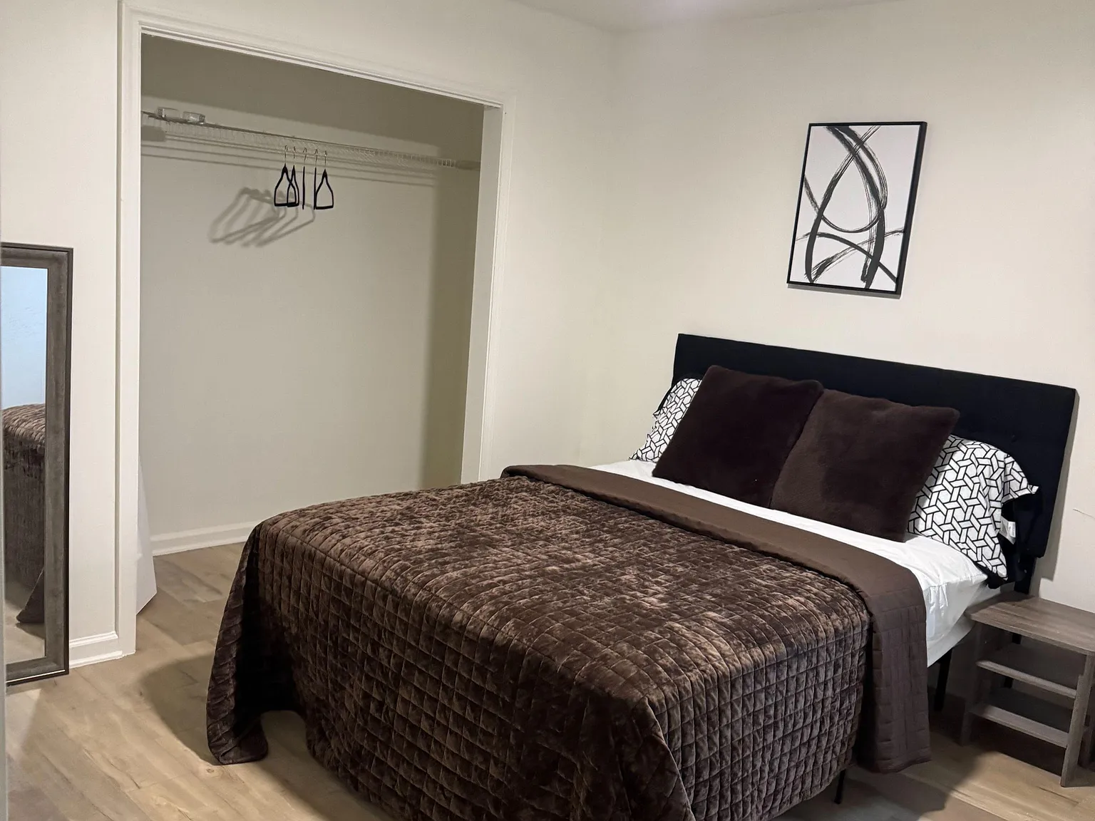 4 bed, 3.0 bath, 3000 sqft, $866 — Photo 2