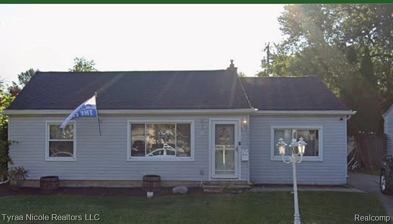 1st image of 26660 Clancy St