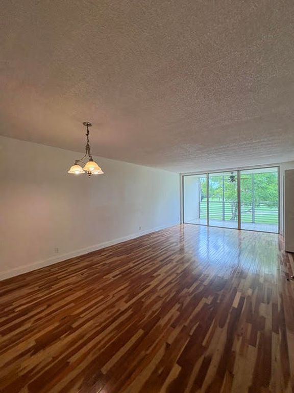 3800 Oaks Clubhouse Drive Unit 211, photo 6