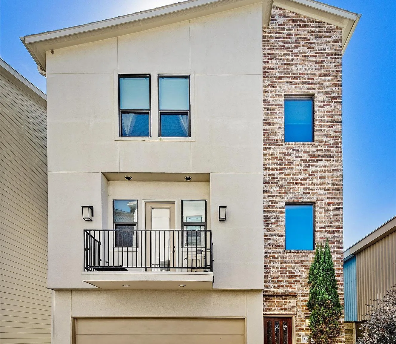 3 bed, 2.5 bath, 1900 sqft, $2,550 — Photo 1