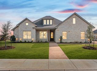 900 Day Star Dr, Hewitt, TX 76643