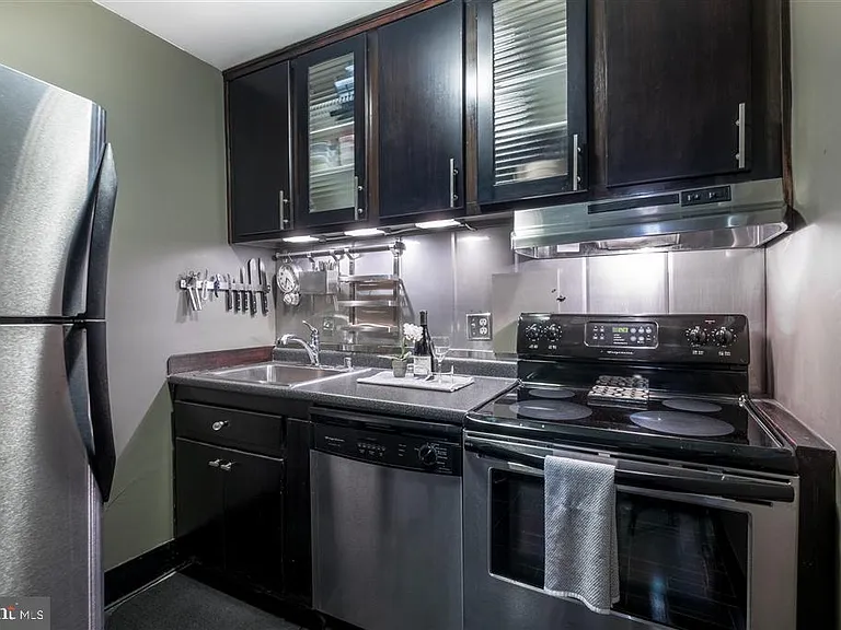 1425 4th St SW #A801 — Photo 11