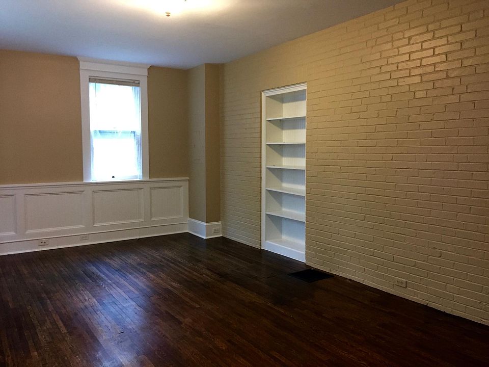 Charming, unique apartment in a renovated historic home. Liv