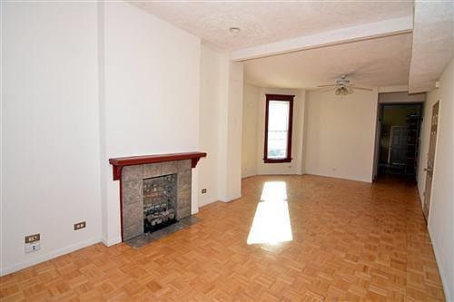 2nd image of 1326 N Artesian Ave APT 3Z